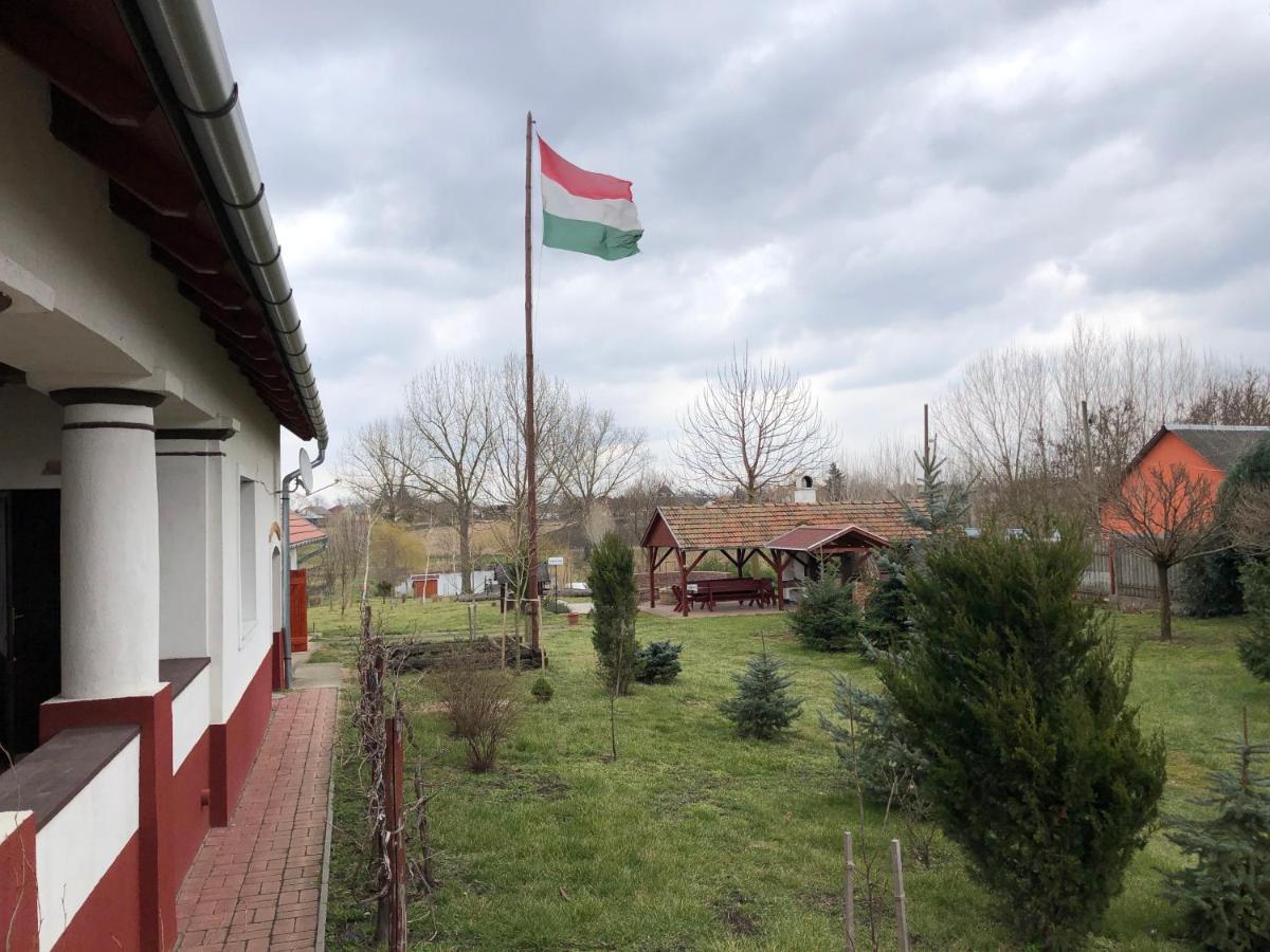 Álmosdi Tópart Vendégház Esterno foto
