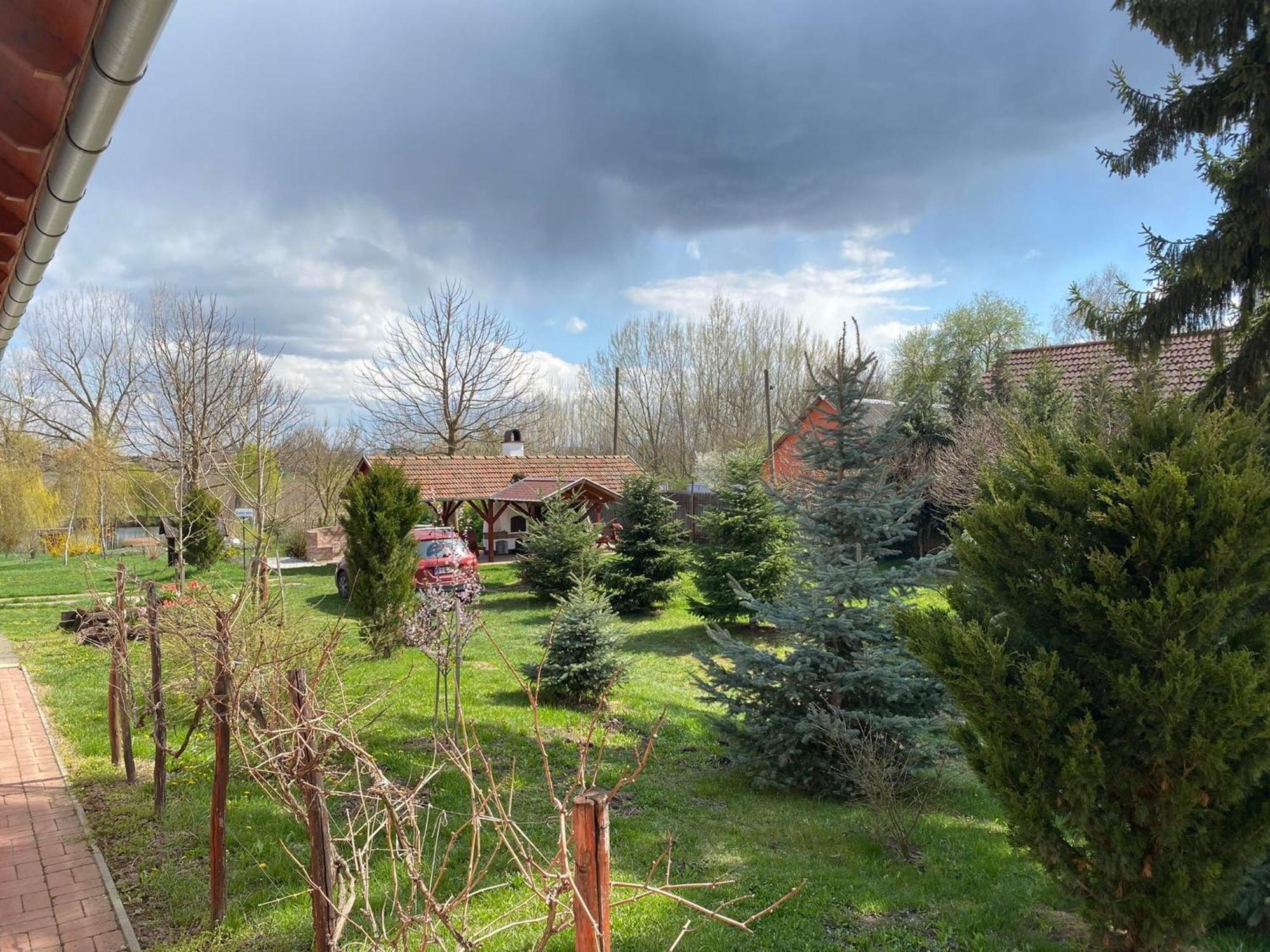 Álmosdi Tópart Vendégház Esterno foto
